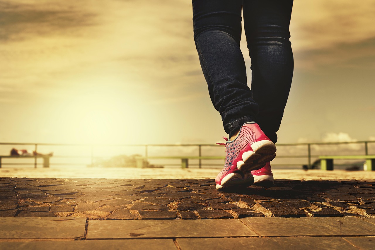 Passeggiata, gambe in movimento