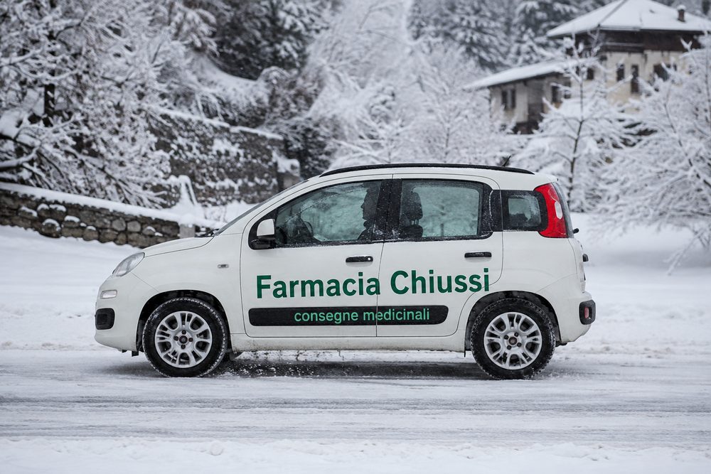 Auto della Farmacia Chiussi per le consegne di medicinali a domicilio